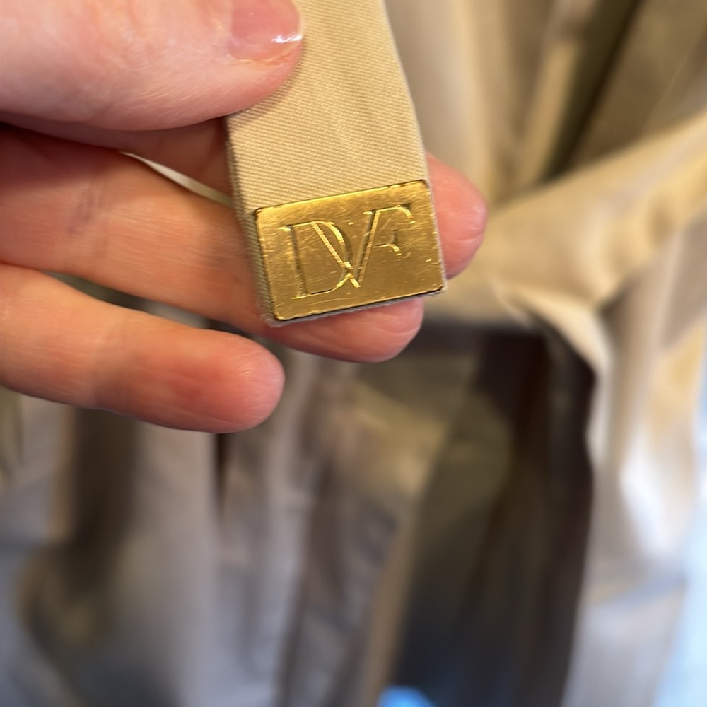 Diane Vin Furstenberg rain jacket - Picture 5 of 12